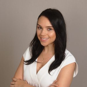 Adrielly Headshot